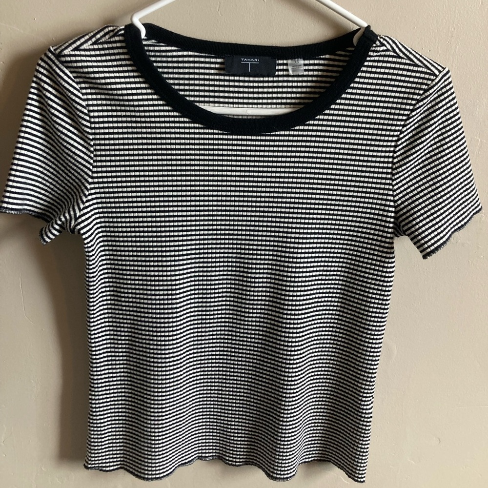 Tahari XS women’s black and white striped ribbed T-shirt